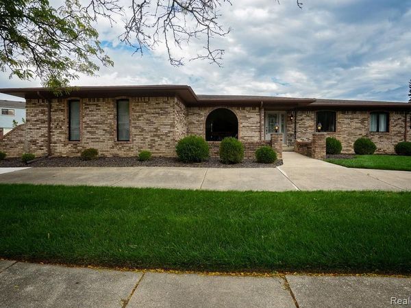 18071 Ryanwood Drive, Riverview, Mi 48193