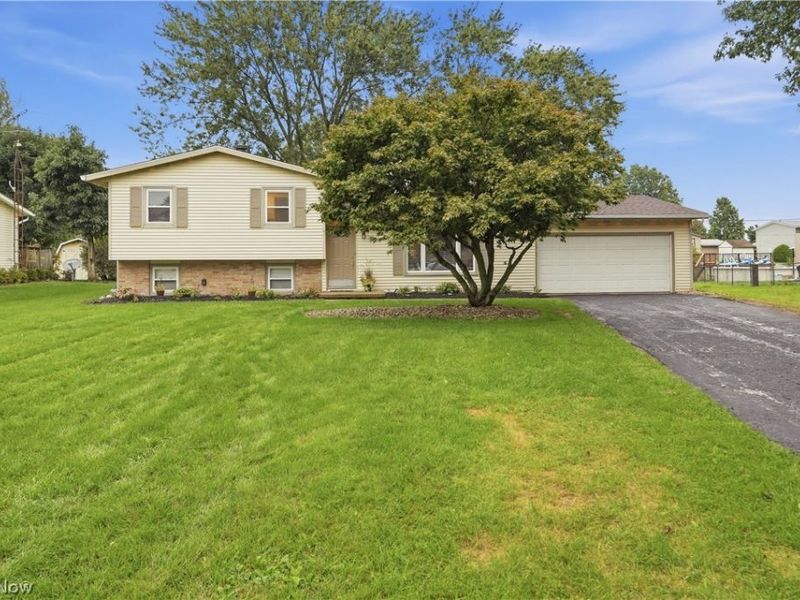 8008 Garnet Avenue NE, Canton, OH 44721 Photo 1