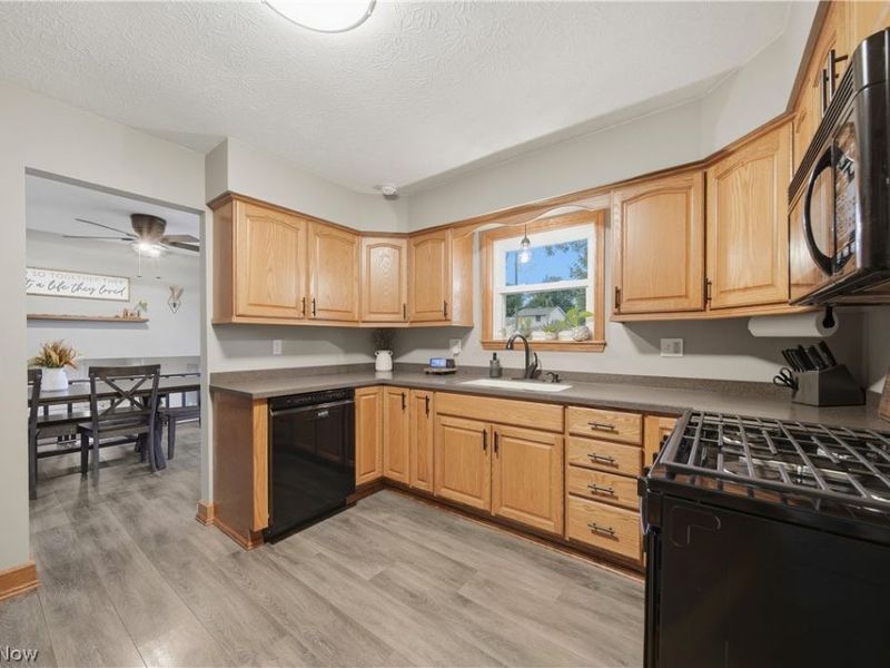 8008 Garnet Avenue NE, Canton, OH 44721 Photo 13