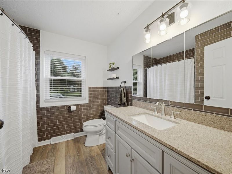 8008 Garnet Avenue NE, Canton, OH 44721 Photo 20