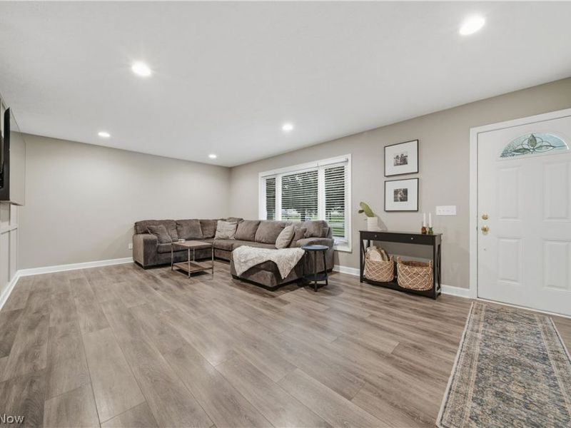 8008 Garnet Avenue NE, Canton, OH 44721 Photo 5