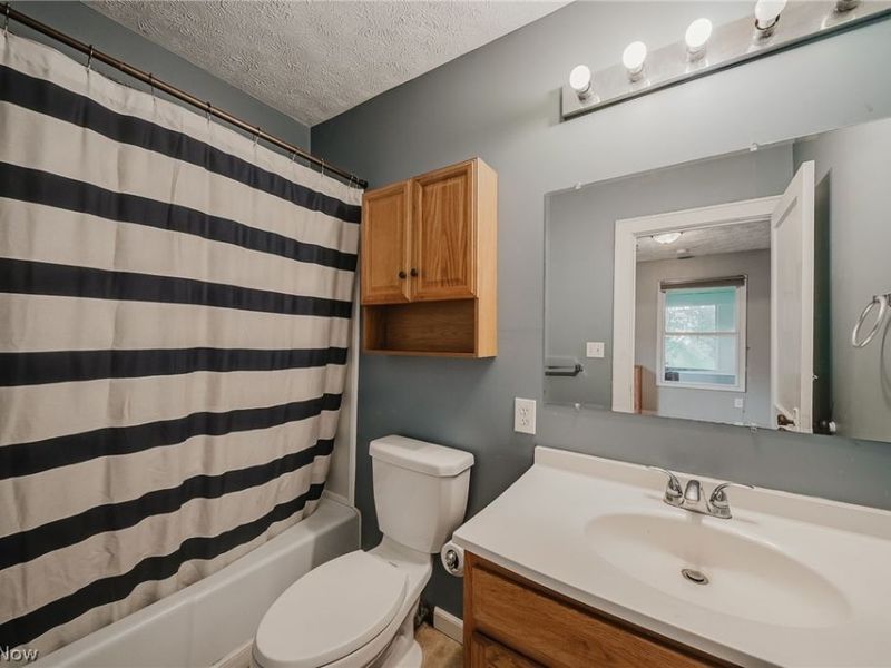 2821 Nesmith Lake Boulevard , Akron, OH 44314 Photo 15