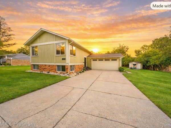 24300 Springbrook Drive , Farmington Hills, Mi 48336