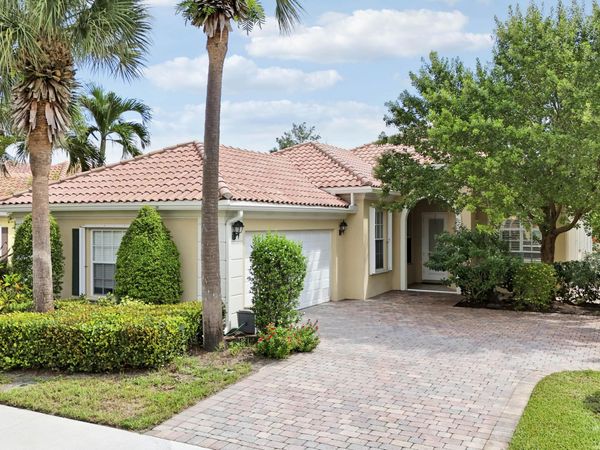 4718 Dovehill Drive, Palm Beach Gardens, FL 33418