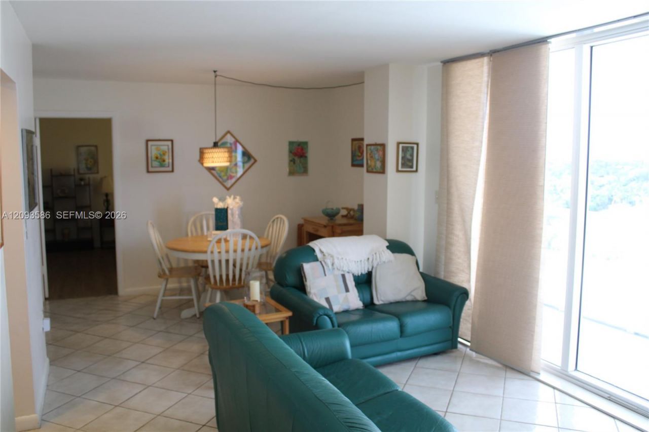 2457 Collins Ave , Unit 1502, Miami Beach, FL 33140 Photo