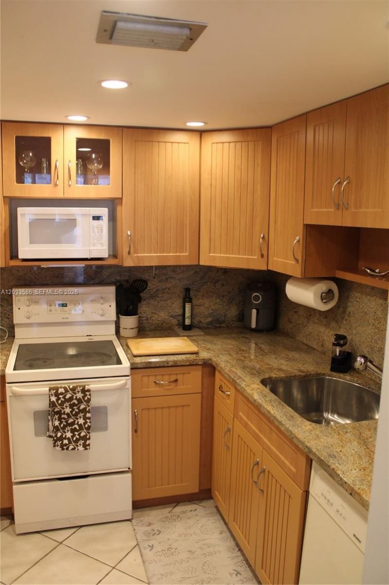 2457 Collins Ave , Unit 1502, Miami Beach, FL 33140 Photo