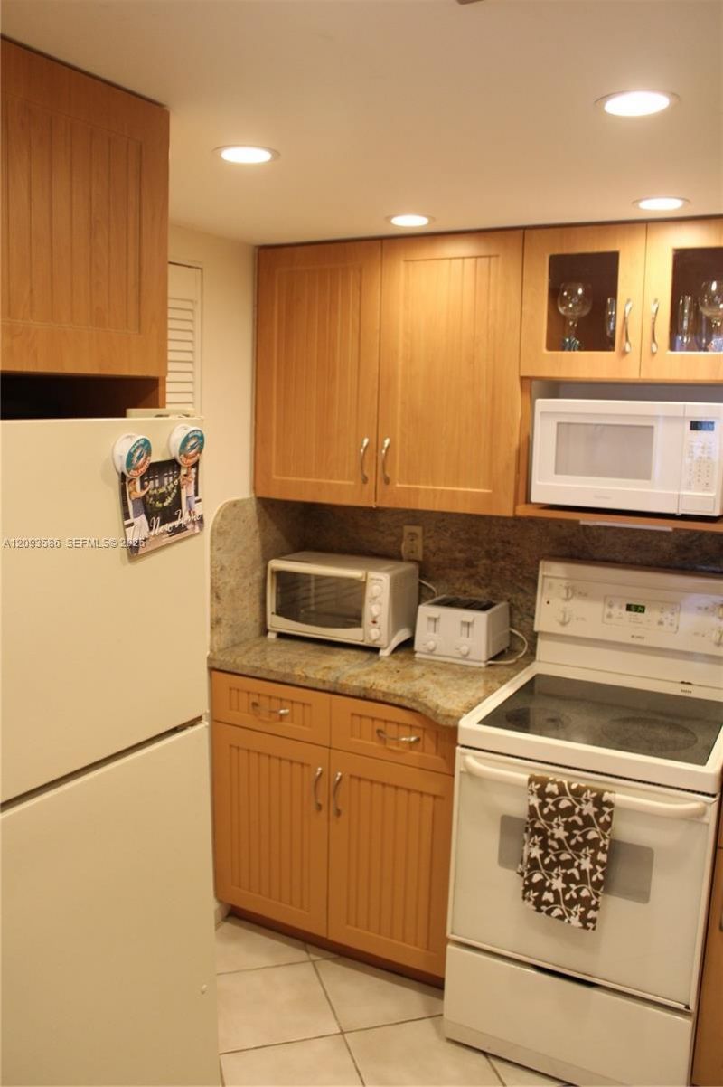 2457 Collins Ave , Unit 1502, Miami Beach, FL 33140 Photo