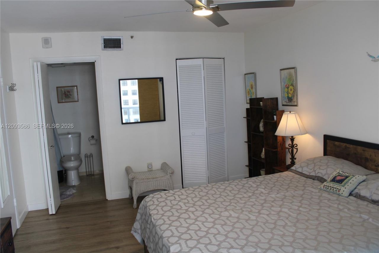 2457 Collins Ave , Unit 1502, Miami Beach, FL 33140 Photo