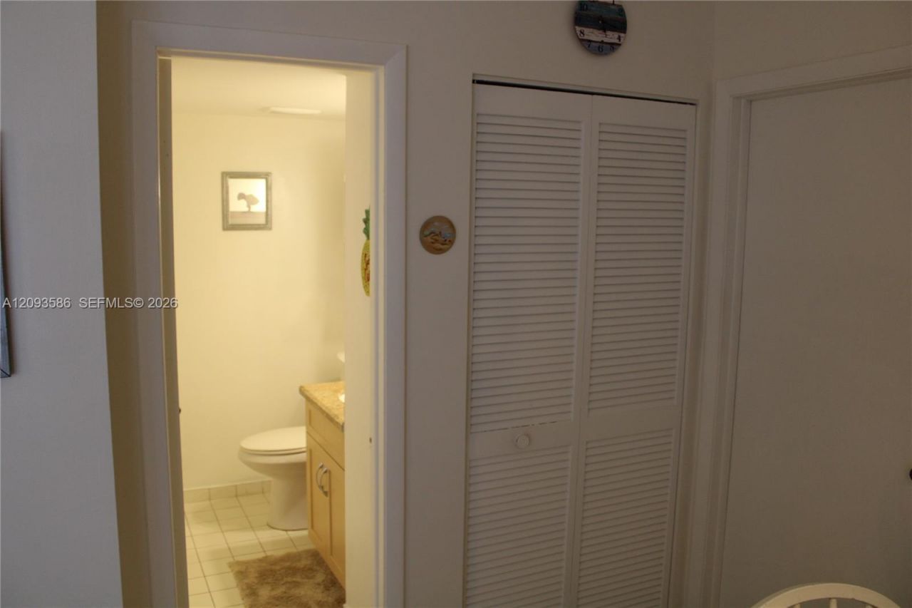 2457 Collins Ave , Unit 1502, Miami Beach, FL 33140 Photo