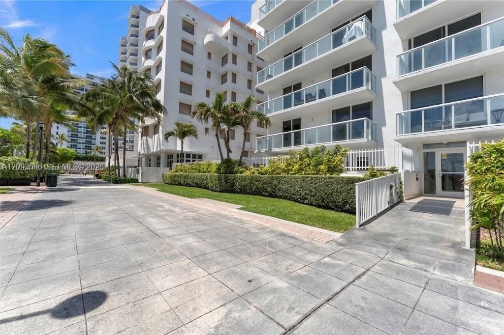 2457 Collins Ave , Unit 1502, Miami Beach, FL 33140 Photo