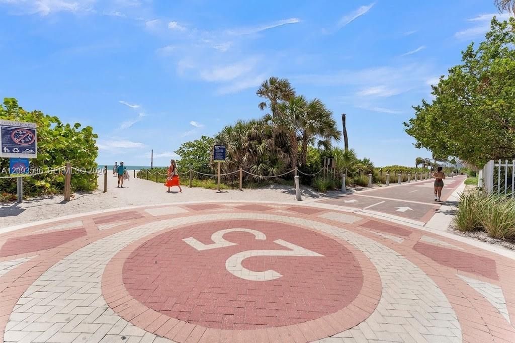 2457 Collins Ave , Unit 1502, Miami Beach, FL 33140 Photo