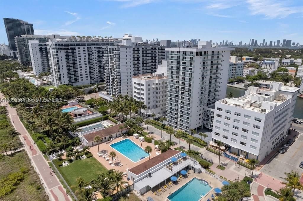 2457 Collins Ave , Unit 1502, Miami Beach, FL 33140 Photo