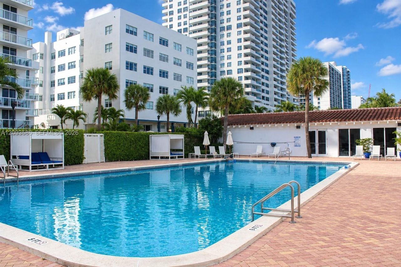 2457 Collins Ave , Unit 1502, Miami Beach, FL 33140 Photo