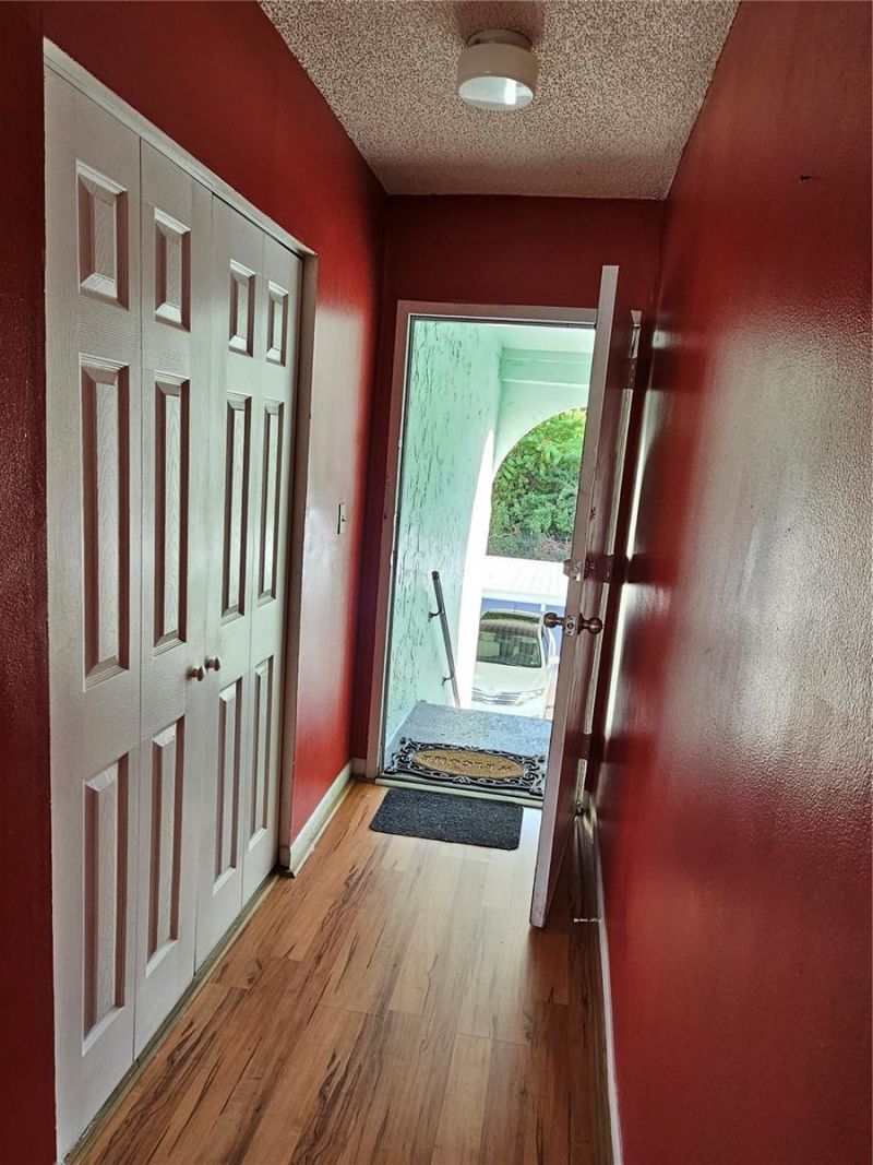 395 114th Avenue N, Unit 4, Saint Petersburg, FL 33716 Photo