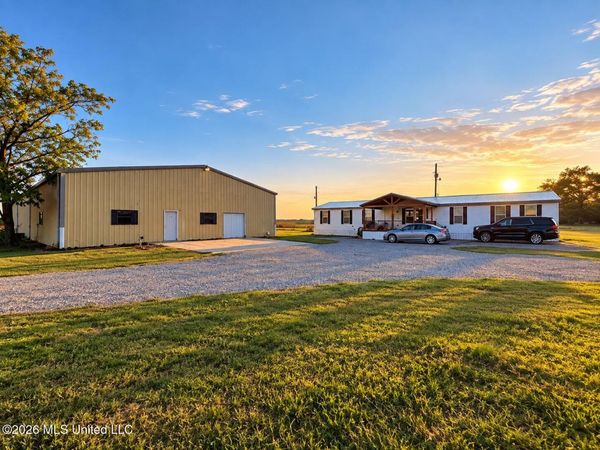 1310 Moon Lake Road, Dundee, MS 38626