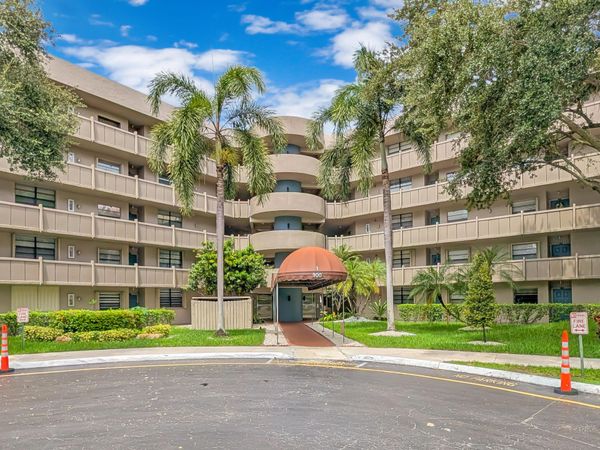 900 Colony Point Circle, Unit 205, Pembroke Pines, FL 33026