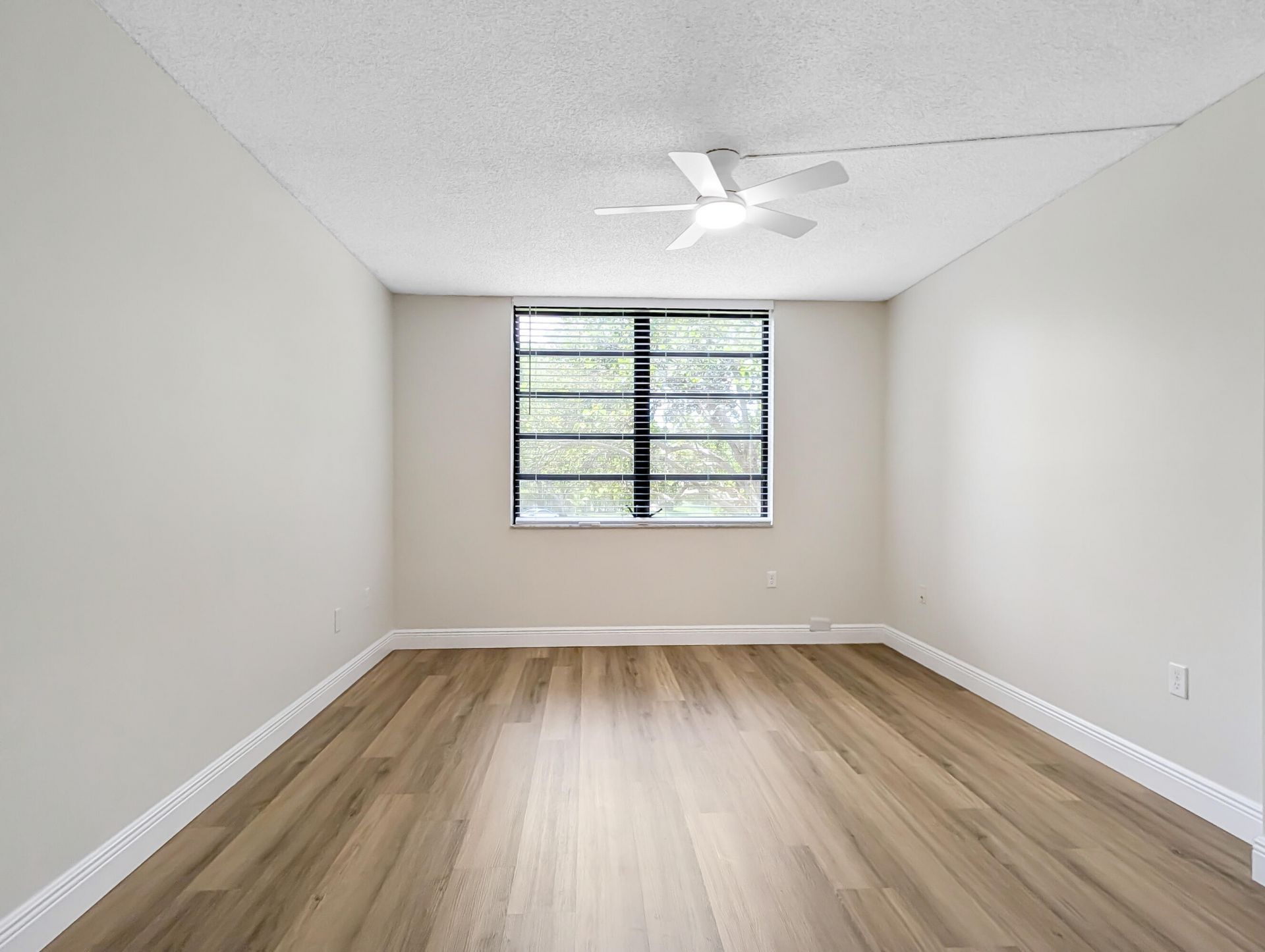 900 Colony Point Circle, Unit 205, Pembroke Pines, FL 33026 Photo