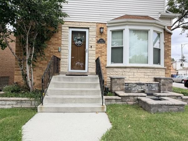5901 N Nagle Avenue , Chicago, IL 60646