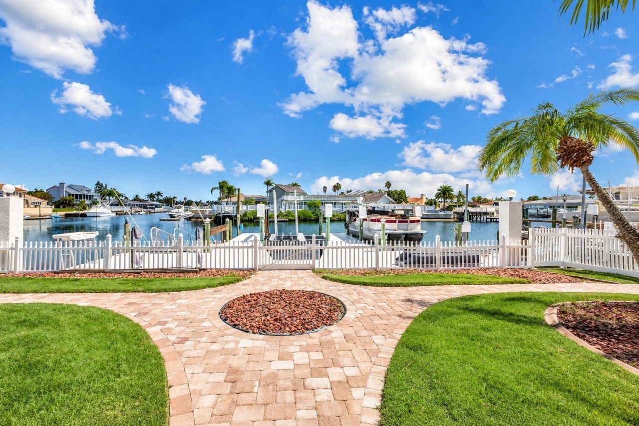 5226 Westshore Drive, New Port Richey, FL 34652 Photo
