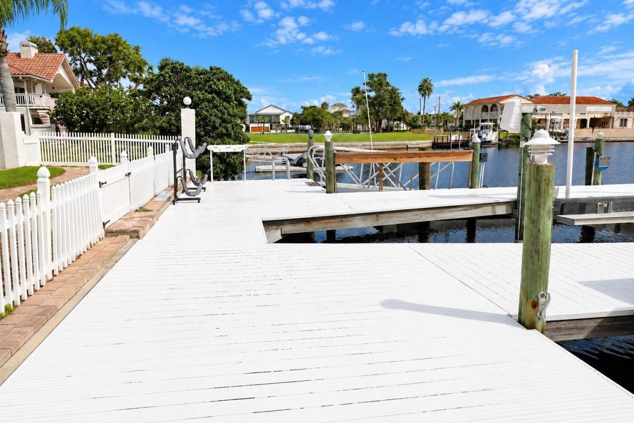 5226 Westshore Drive, New Port Richey, FL 34652 Photo