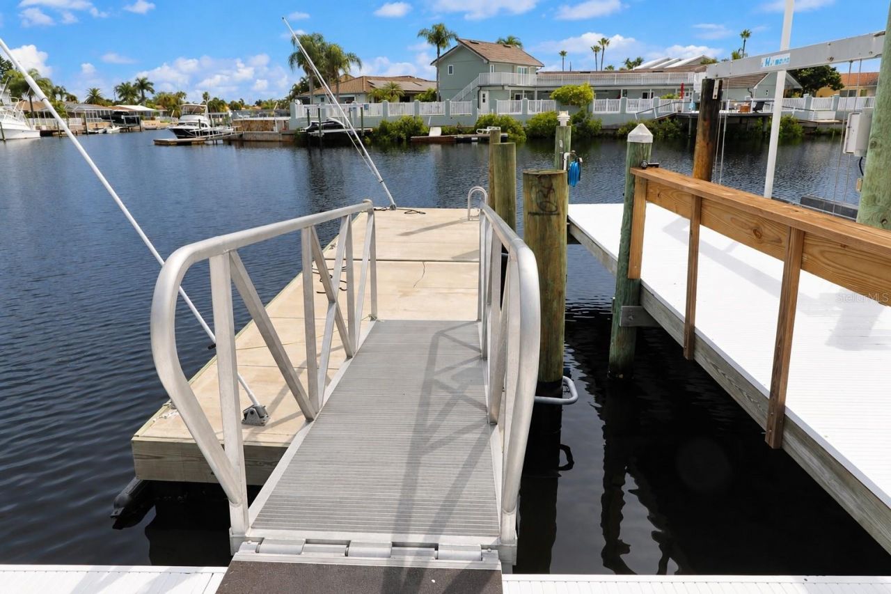 5226 Westshore Drive, New Port Richey, FL 34652 Photo