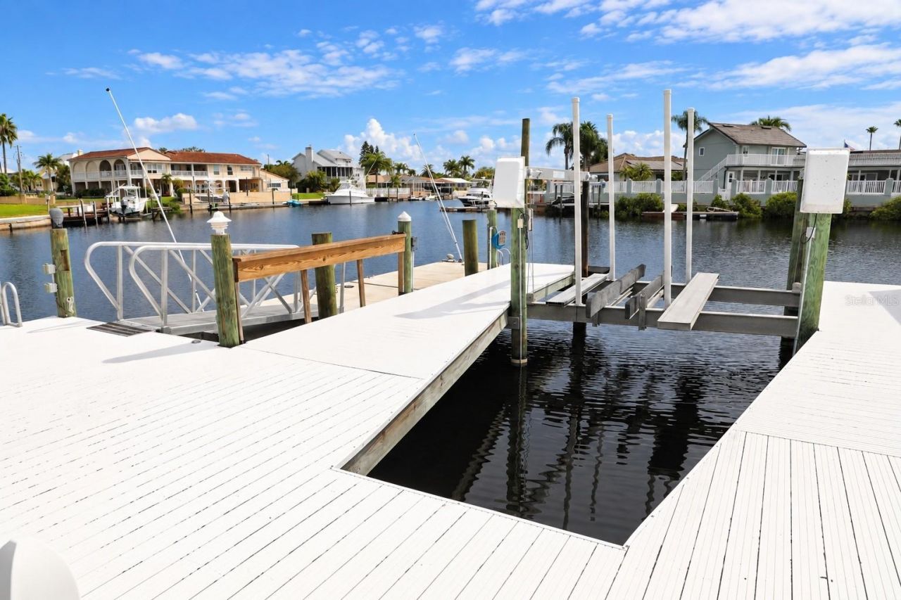 5226 Westshore Drive, New Port Richey, FL 34652 Photo