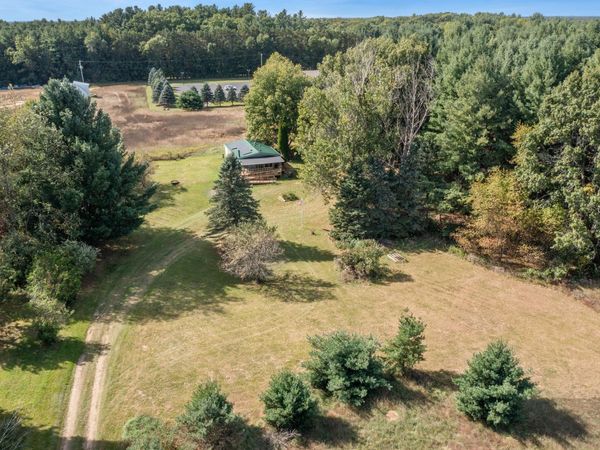 9437 N Bailey Road, Howard City, MI 49329