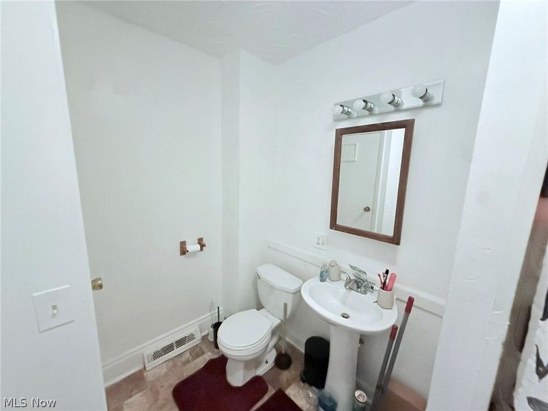 493 Washington Avenue, Barberton, OH 44203 Photo 11
