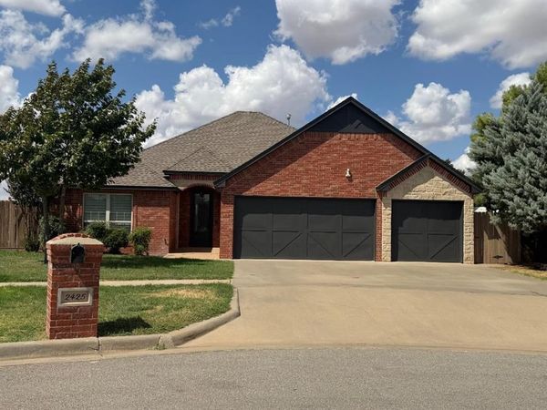 2425 Pumpkin Lane, Weatherford, OK 73096