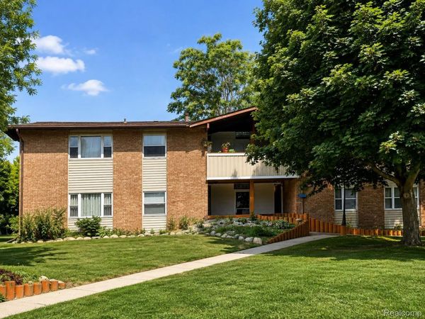29589 W Jefferson Avenue S, Unit 16, Gibraltar, Mi 48173