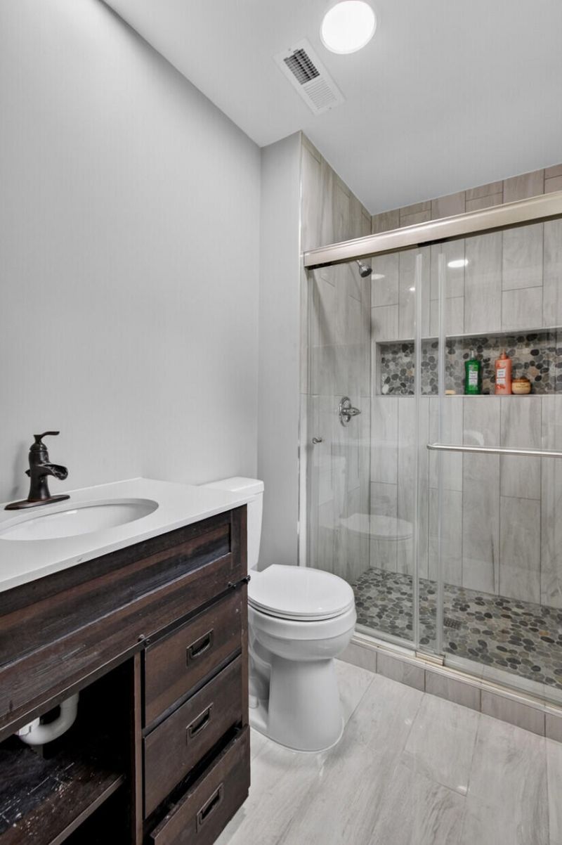 105 Ewell Court Photo 31