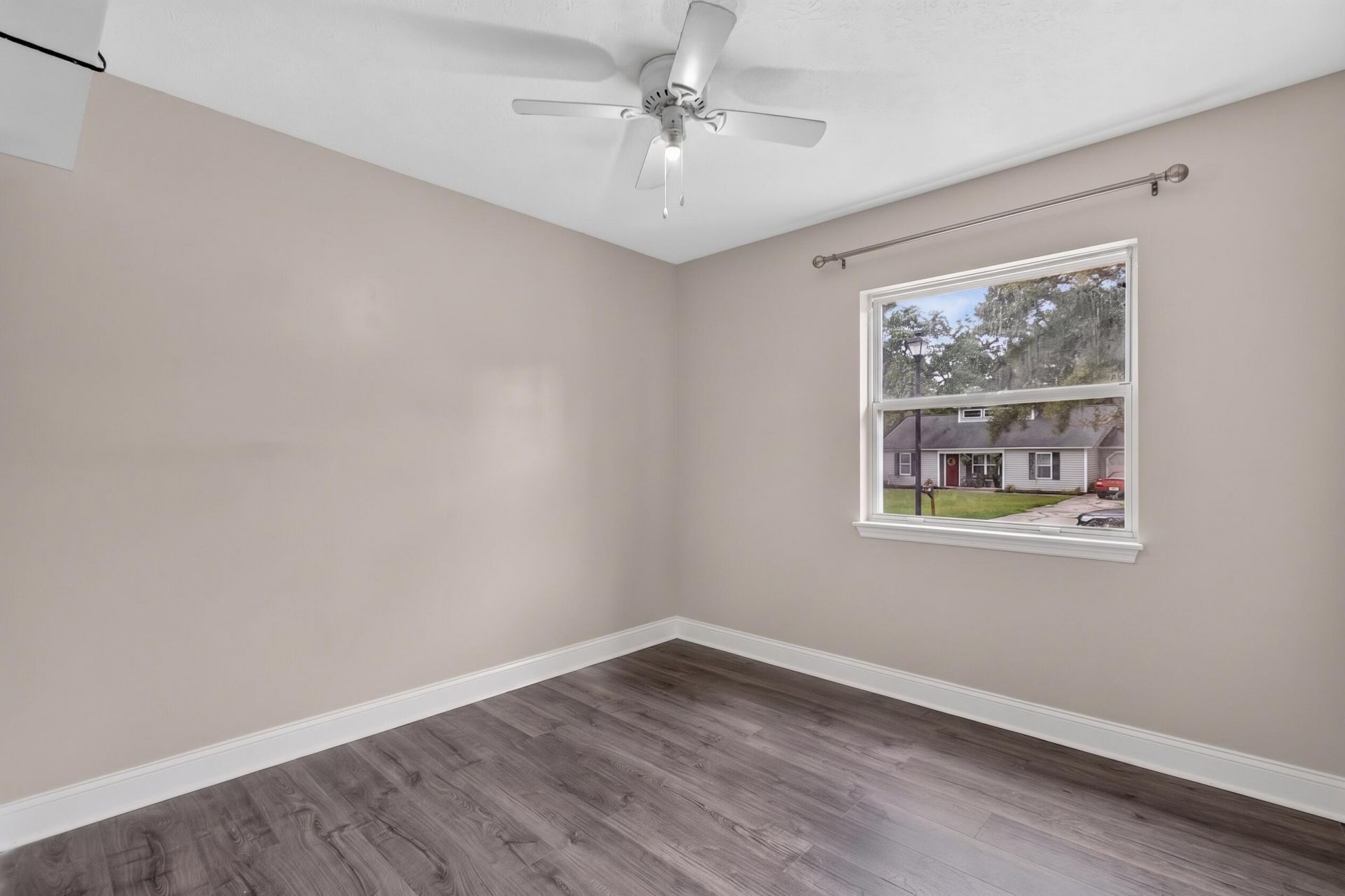 105 Ewell Court Photo 33
