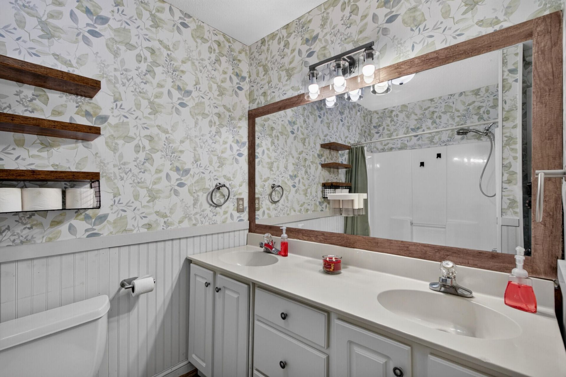 105 Ewell Court Photo 41