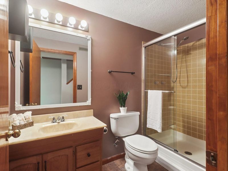 5986 Wexford Park Drive, Columbus, OH 43228 Photo 38