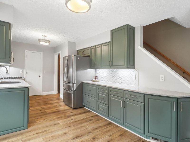 5986 Wexford Park Drive, Columbus, OH 43228 Photo 7