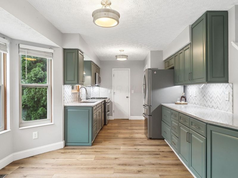 5986 Wexford Park Drive, Columbus, OH 43228 Photo 8