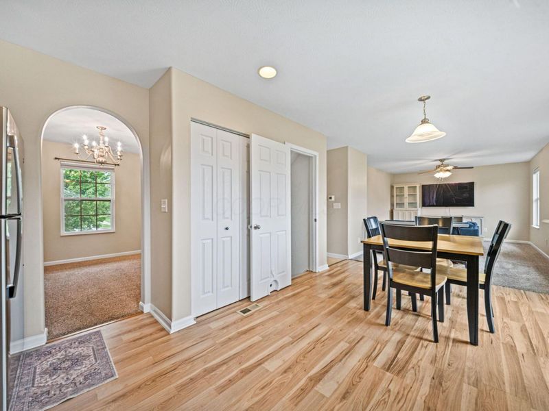 19 Hawthorne Drive , Ashville, OH 43103 Photo 8