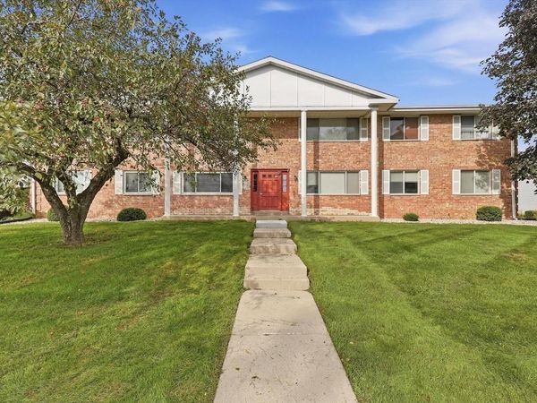 10278 W Whitnall Edge CIRCLE, Unit 204, Franklin, WI 53132