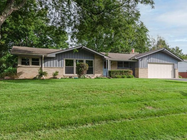 2400 W Rochelle AVENUE, Glendale, WI 53209