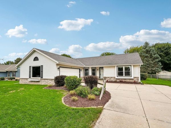 1917 Rustic WAY, Waukesha, WI 53186