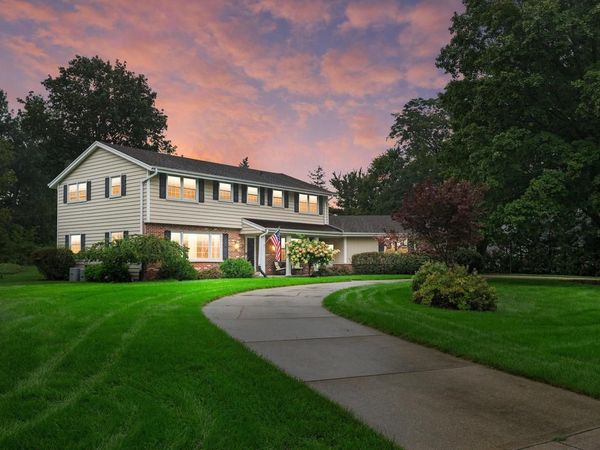16040 Siesta LANE, Brookfield, WI 53005