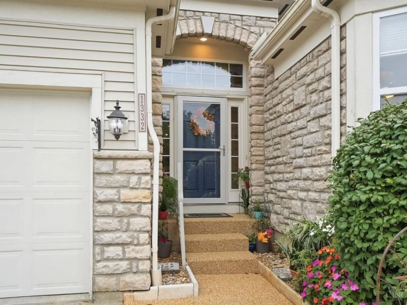 1332 Blackhorse Run, Lebanon, OH 45036 Photo 4