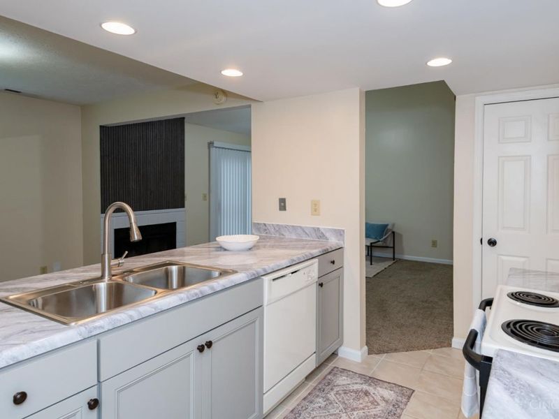8495 Woodgrove Drive, Washington Township, OH 45458 Photo 14