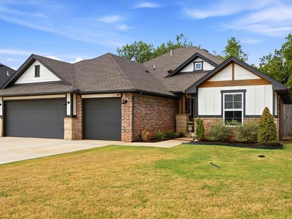 2301 Creekview Drive, Moore, OK 73160