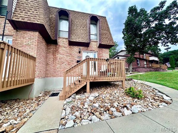 2755 Blackforest Drive, Oakville, MO 63129