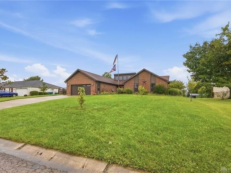 2379 Meadow Green Drive, Beavercreek, OH 45431 Photo 2