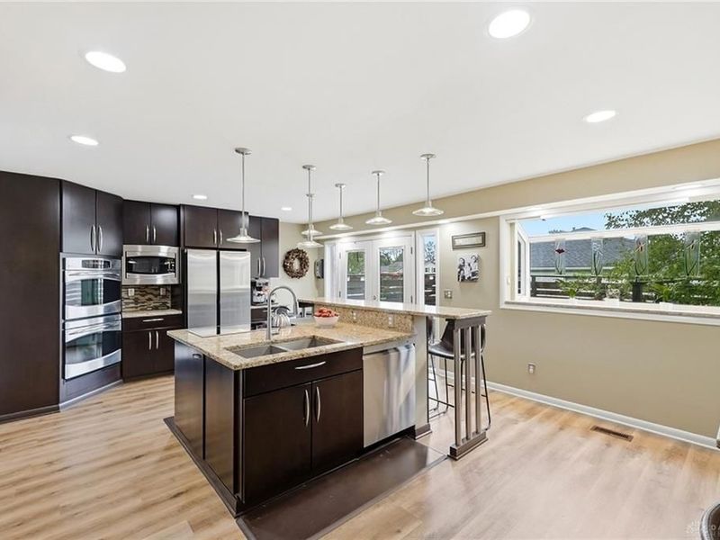 2379 Meadow Green Drive, Beavercreek, OH 45431 Photo 9