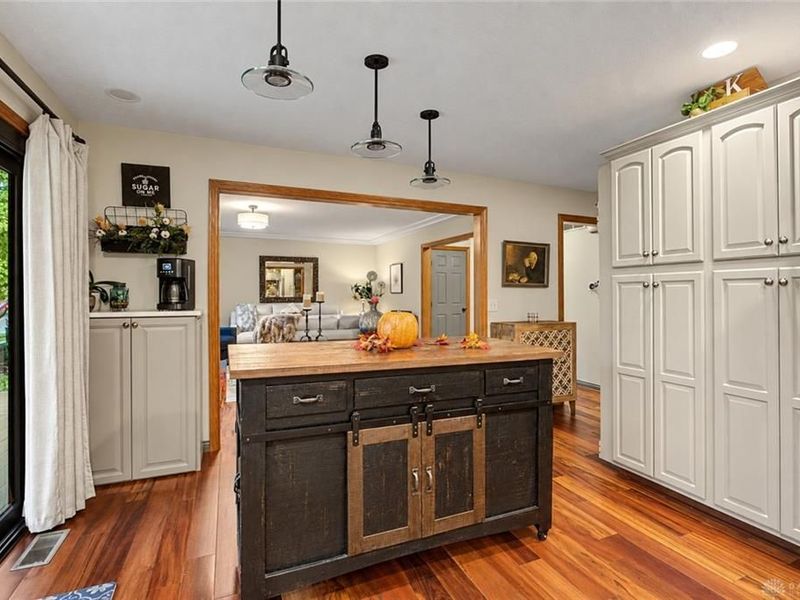 2742 Greenridge Circle, Beavercreek, OH 45431 Photo 6