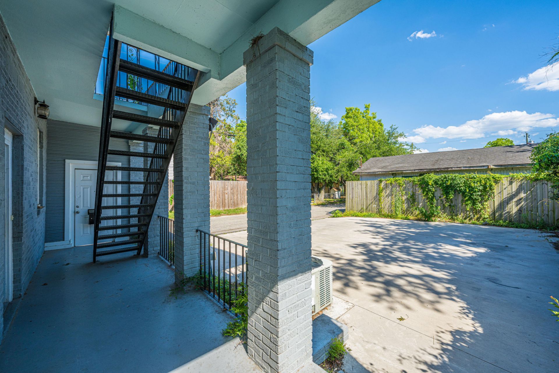 2001 Hugo Avenue Photo 9