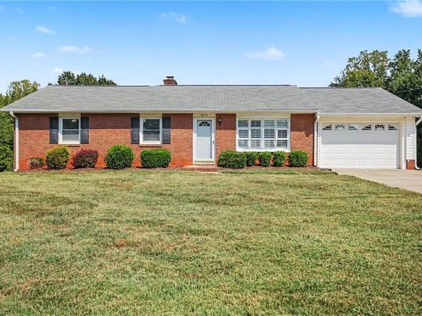 6025 Skylark Road , Pfafftown, NC 27040